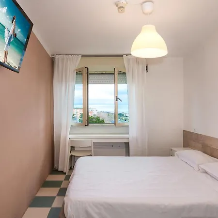 Hotel Happy-2